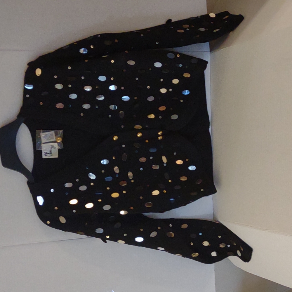 Cherrys cropped sweater SZ M NWOT